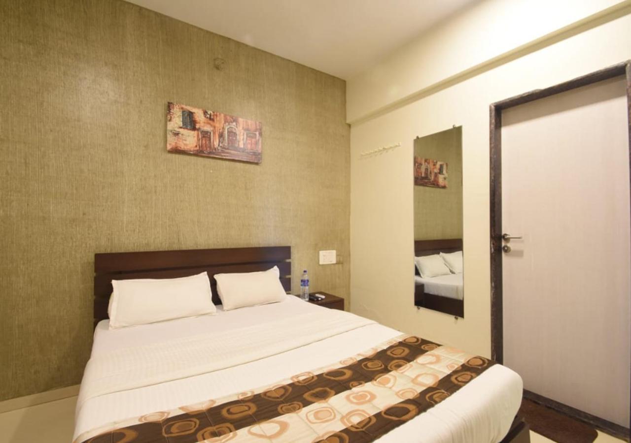 Hotel Iris Suites, Navi Mumbai Dış mekan fotoğraf